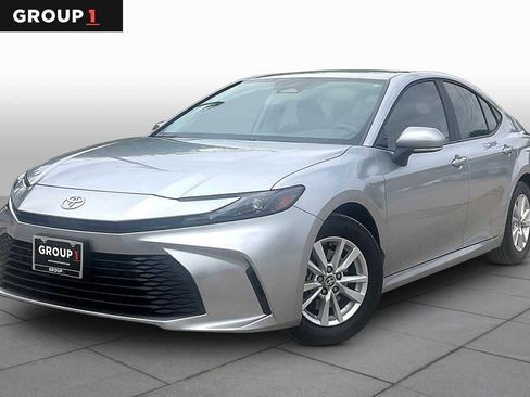 Used 2025 Toyota Camry LE w/ Convenience Package FWD image 1