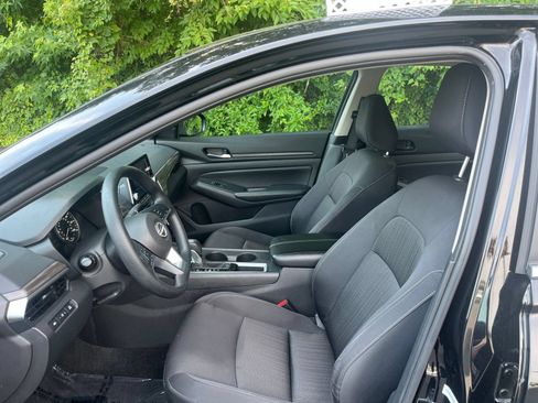 Used 2025 Nissan Altima 2.5 SV FWD image 41