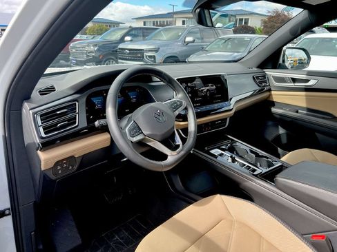Used 2024 Volkswagen Atlas Cross Sport SE w/ Panoramic Sunroof Package FWD image 10