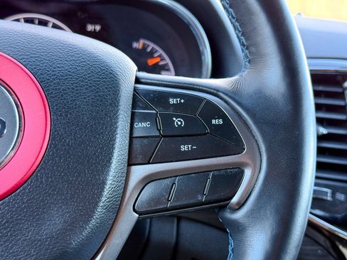 Used 2019 Jeep Grand Cherokee Laredo image 39