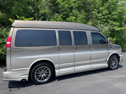 Used 2014 GMC Savana 1500 RWD image 32