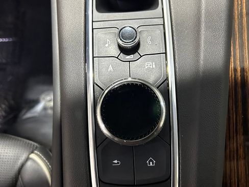 Used 2022 Cadillac Escalade Premium Luxury w/ Performance Package AWD/4WD image 25