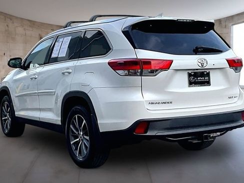 Used 2019 Toyota Highlander XLE image 4
