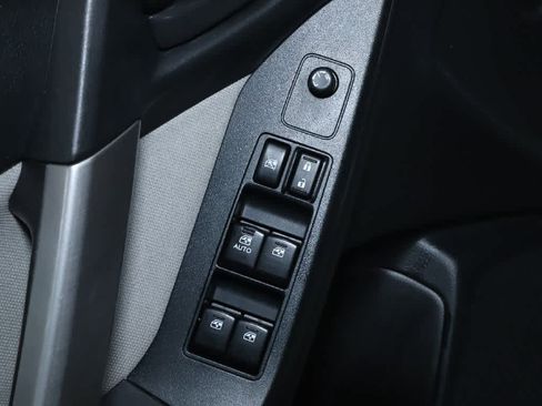 Used 2015 Subaru Forester 2.5i w/ Alloy Wheel Package image 16