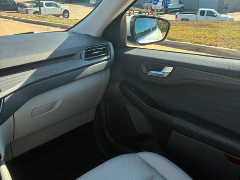 Used 2024 Ford Escape Platinum image 22