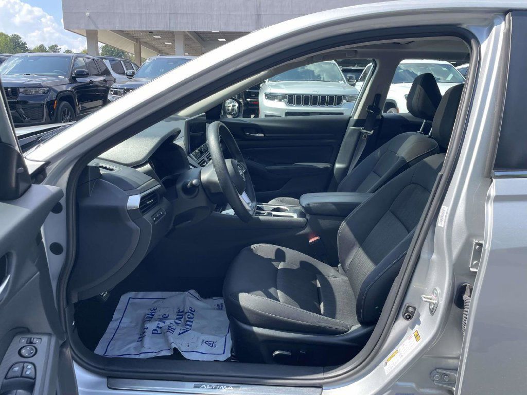 Used 2025 Nissan Altima 2.5 SV w/ SV Special Edition Package FWD image 25