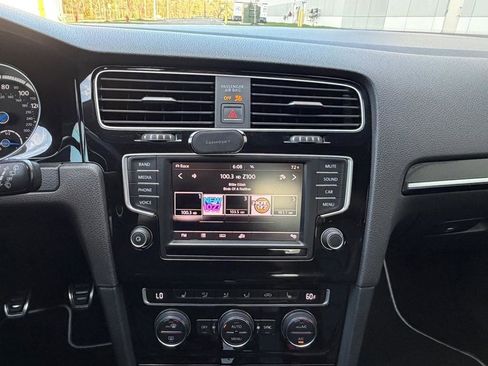 Used 2016 Volkswagen Golf R 4-Door image 33