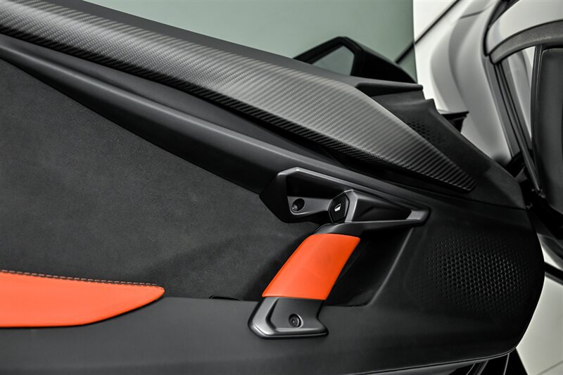 Used 2024 Lamborghini Revuelto AWD/4WD image 37