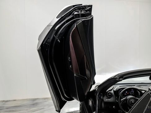 Used 2020 McLaren 720S Luxury RWD image 91