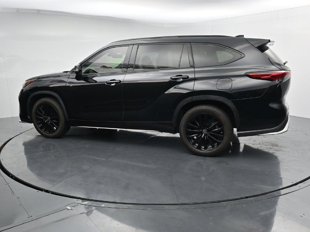 Used 2023 Toyota Highlander XSE FWD image 5