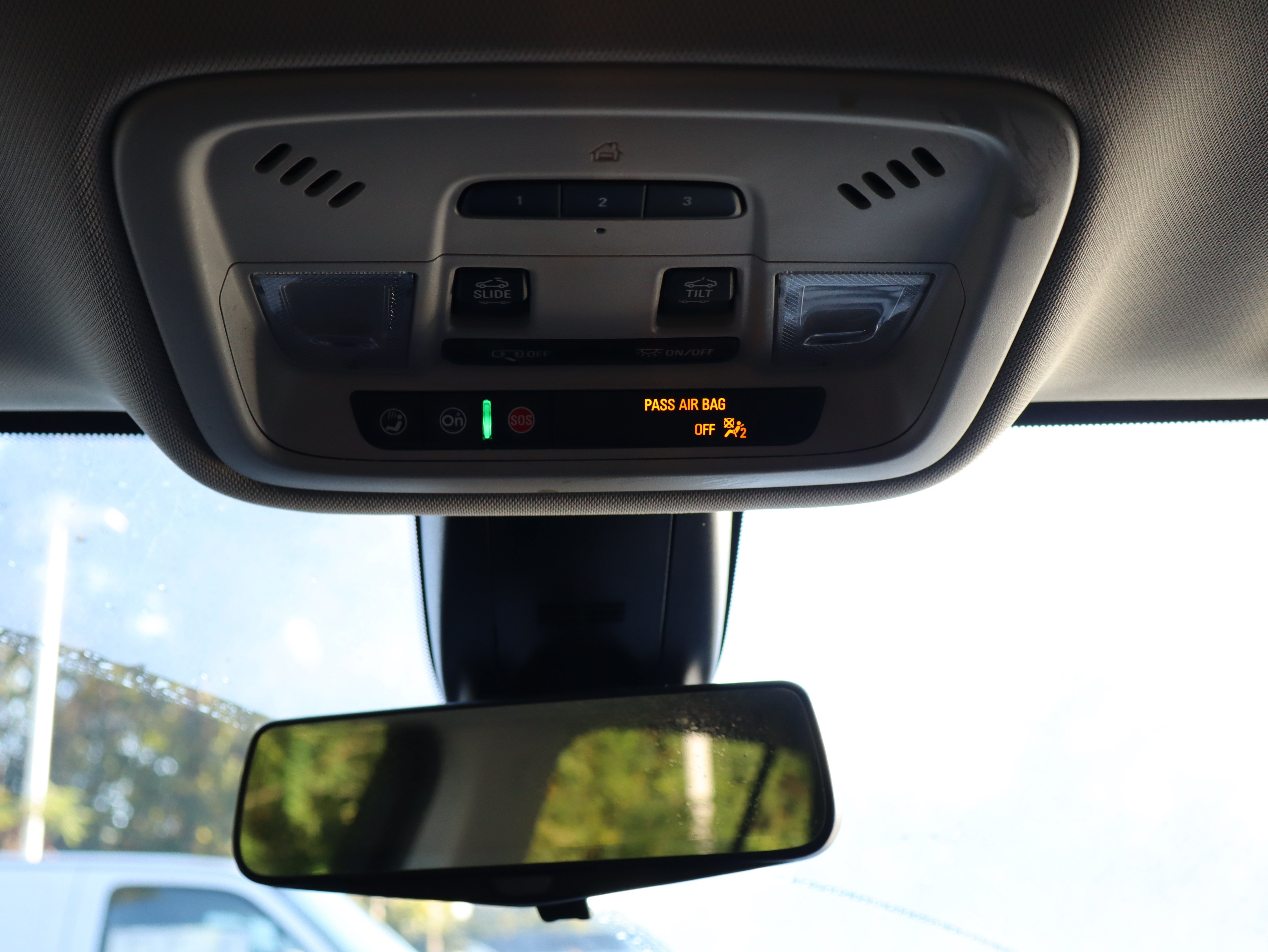 Used 2021 Chevrolet Traverse Premier FWD image 40
