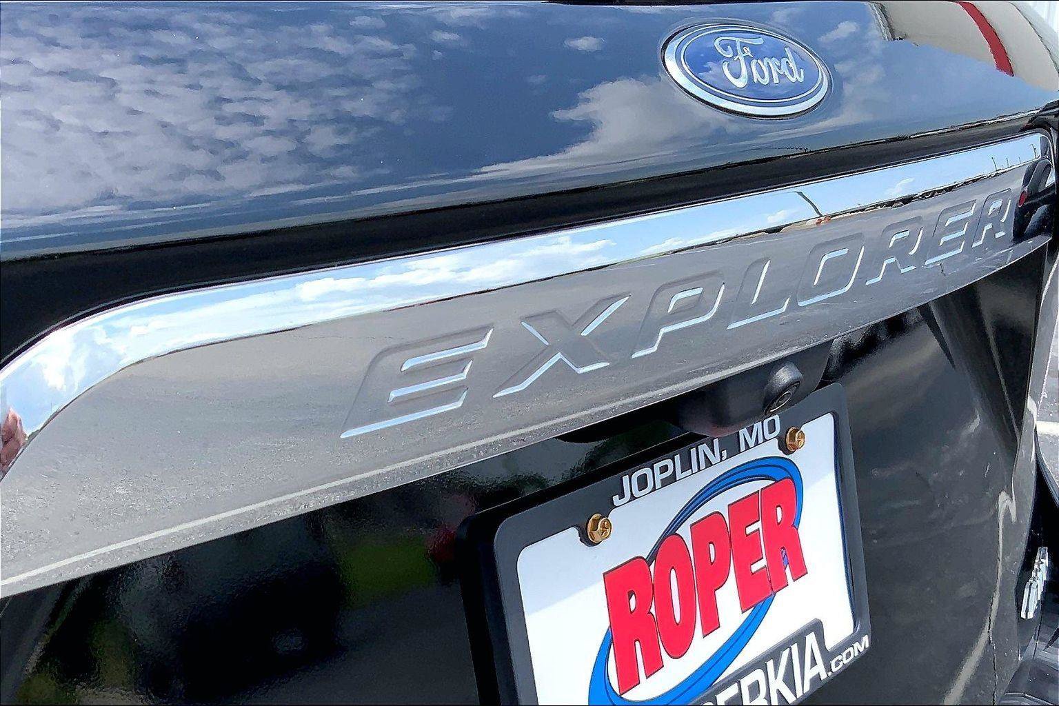Used 2024 Ford Explorer XLT w/ Equipment Group 202A AWD/4WD image 31