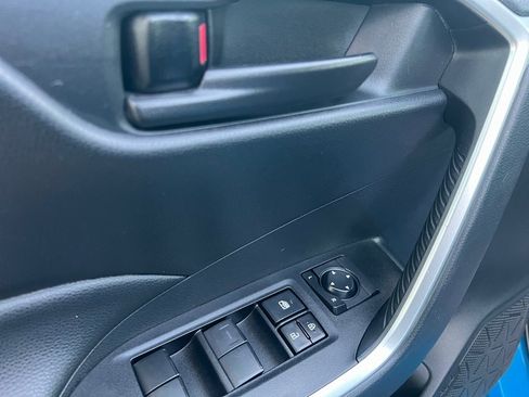 Used 2021 Toyota RAV4 LE image 23