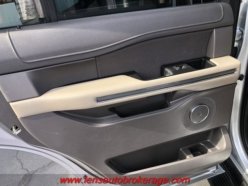 Used 2020 Ford Expedition XLT image 12