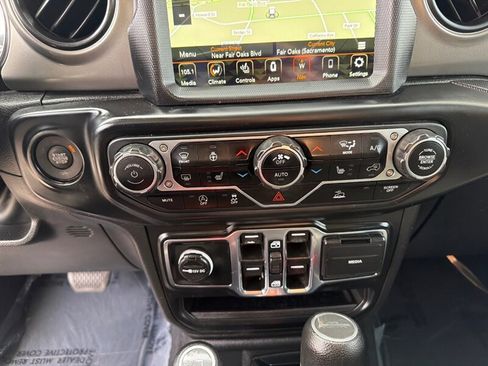 Used 2022 Jeep Gladiator Sport image 19