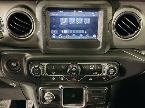 Used 2022 Jeep Gladiator Sport image 22