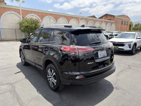 Used 2017 Toyota RAV4 LE w/ Carpet Mat Package AWD/4WD image 6