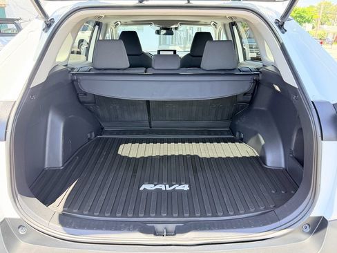 Used 2023 Toyota RAV4 XLE w/ Convenience Package FWD image 12