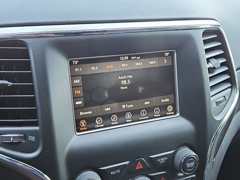 Used 2018 Jeep Grand Cherokee Laredo AWD/4WD image 28
