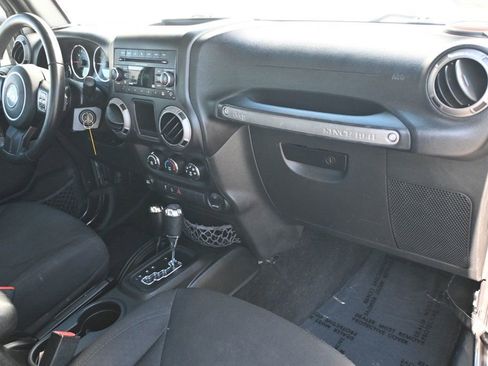 Used 2016 Jeep Wrangler Unlimited Sport w/ Connectivity Group AWD/4WD image 9