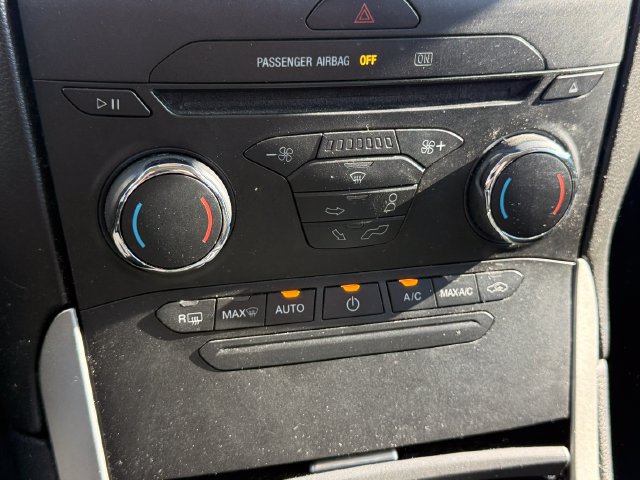 Used 2015 Ford Edge SEL FWD image 31