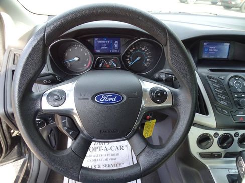 Used 2014 Ford Focus SE w/ SE Winter Package FWD image 13