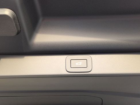 New 2026 Land Rover Range Rover SE image 24