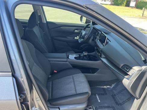 Used 2025 Nissan Rogue SV FWD image 17