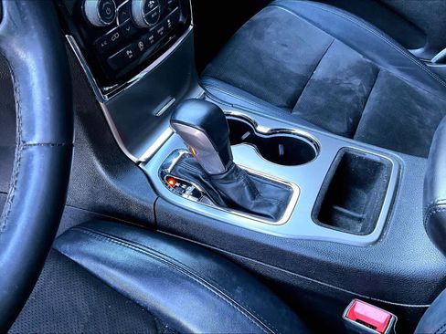 Used 2020 Jeep Grand Cherokee Altitude image 15