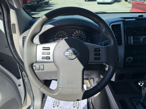 Used 2016 Nissan Frontier SV image 14