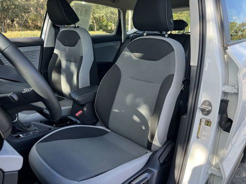 Used 2023 Volkswagen Taos S image 11