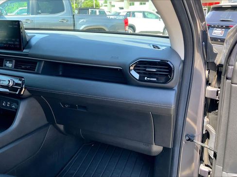 Used 2024 Honda Pilot Touring image 19