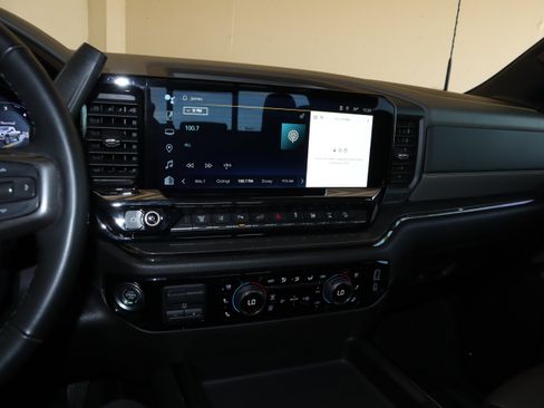 Used 2024 Chevrolet Silverado 2500 ZR2 w/ Technology Package AWD/4WD image 27