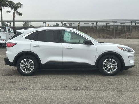 Certified 2022 Ford Escape SE image 3