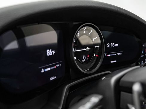 Used 2024 Porsche 911 Carrera RWD image 30