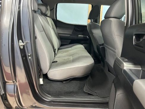 Used 2018 Toyota Tacoma SR5 image 11
