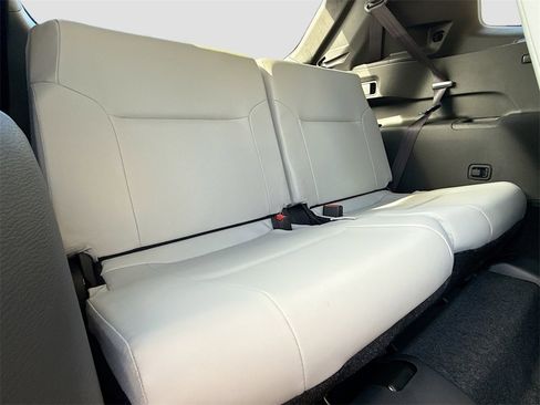 New 2025 Mitsubishi Outlander SE image 28