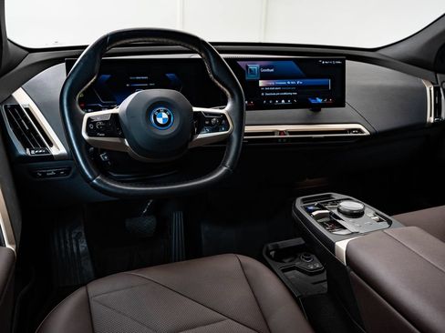 Certified 2025 BMW iX xDrive50 w/ Premium Package AWD/4WD image 4