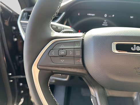 New 2025 Jeep Grand Cherokee Altitude image 30