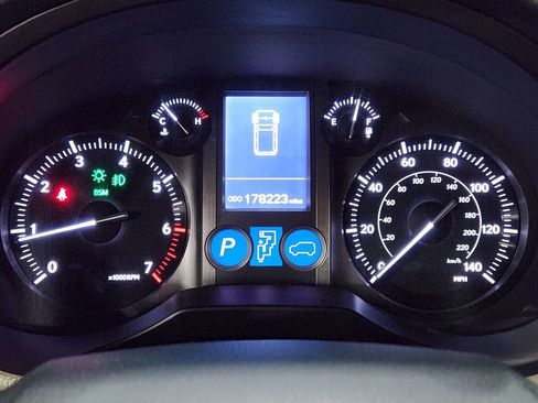 Used 2014 Lexus GX 460 w/ Premium Package image 34