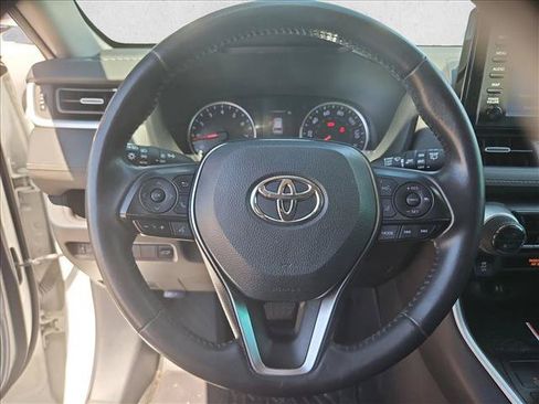 Used 2019 Toyota RAV4 XLE Premium FWD image 14
