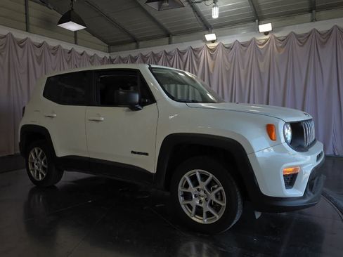 Used 2023 Jeep Renegade Latitude AWD/4WD image 10