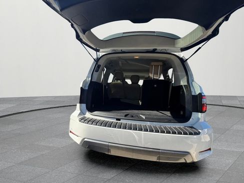 Used 2021 Nissan Armada SL image 11