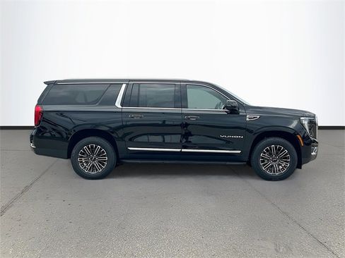 New 2026 GMC Yukon XL Elevation image 3