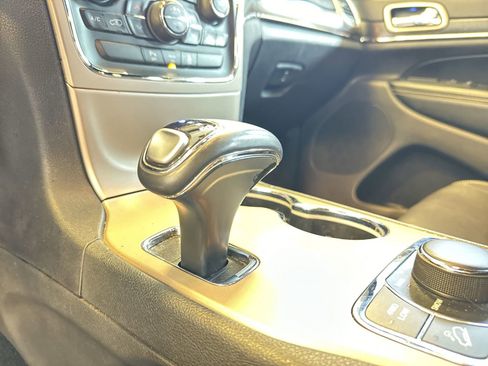 Used 2015 Jeep Grand Cherokee Limited image 16