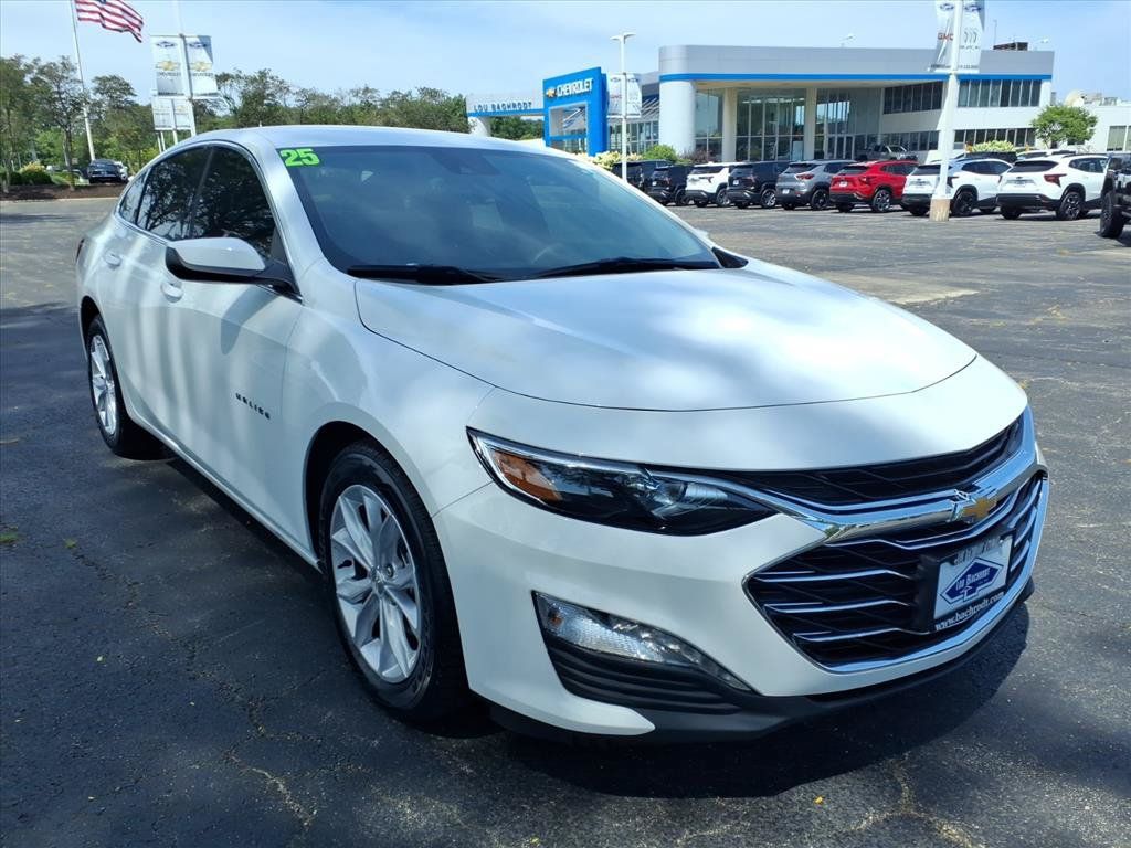 Used 2025 Chevrolet Malibu LT FWD image 1