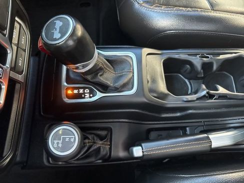 Used 2020 Jeep Wrangler Unlimited Sahara image 25