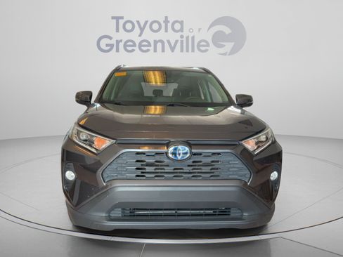 Certified 2021 Toyota RAV4 XLE Premium AWD/4WD image 9