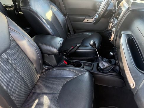 Used 2016 Jeep Wrangler Unlimited Sahara image 10