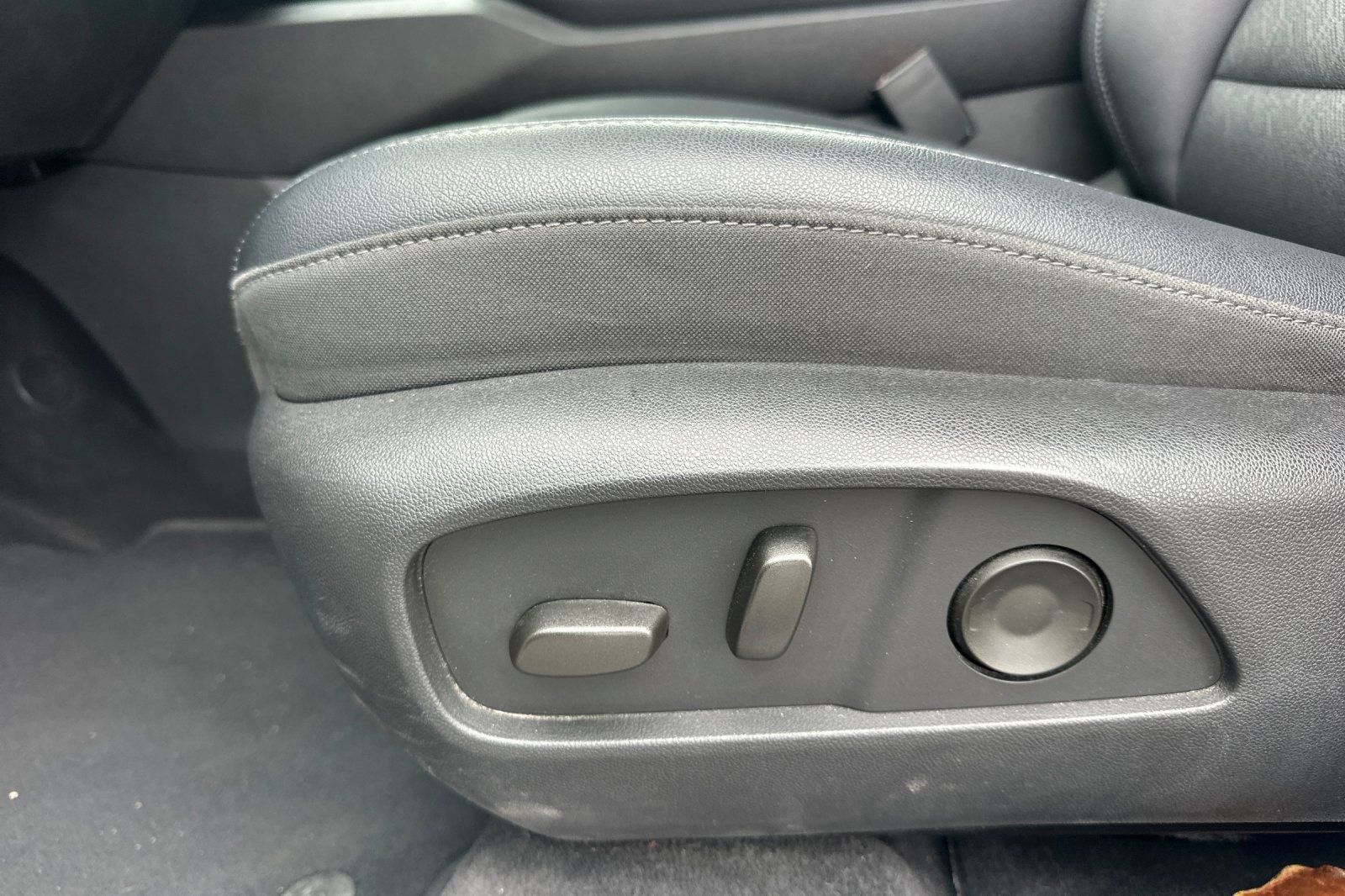 Used 2025 Chevrolet Equinox LT w/ Convenience Package II AWD/4WD image 13